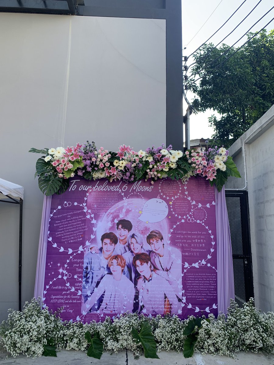 toeipunch's tweet photo. เริ่มต้นวันใหม่ #WorldYliveX2moons2 #2Moons2 #OXQ 
ขอบคุณ FC สำหรับ backdrop สวยๆ https://t.co/pL3iRnVqRN