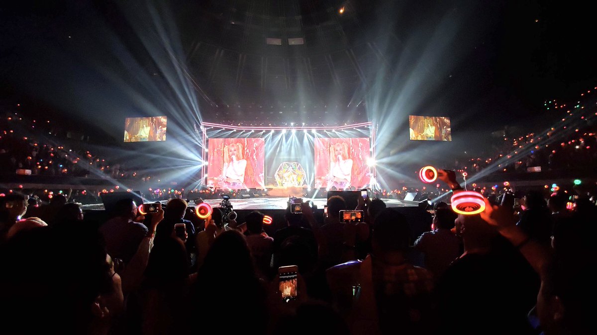 misayeon's tweet photo. 1 year ago today. First American tour, first US concert. Completely sold out crowd. Unreal 🤧 @JYPETWICE https://t.co/AHywJqVBW1