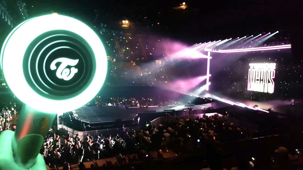 misayeon's tweet photo. 1 year ago today. First American tour, first US concert. Completely sold out crowd. Unreal 🤧 @JYPETWICE https://t.co/AHywJqVBW1
