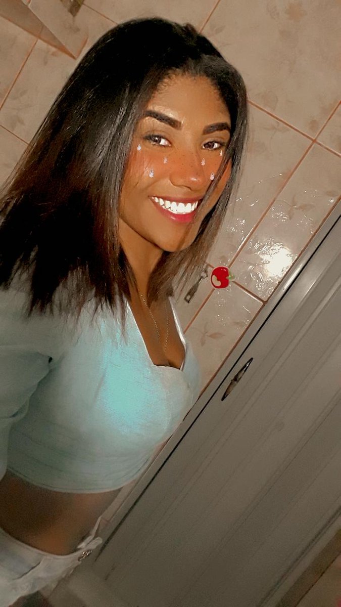 poucamente's tweet photo. Meu sorriso é tudo pra mim 🥰 https://t.co/XAs75w4ZVO