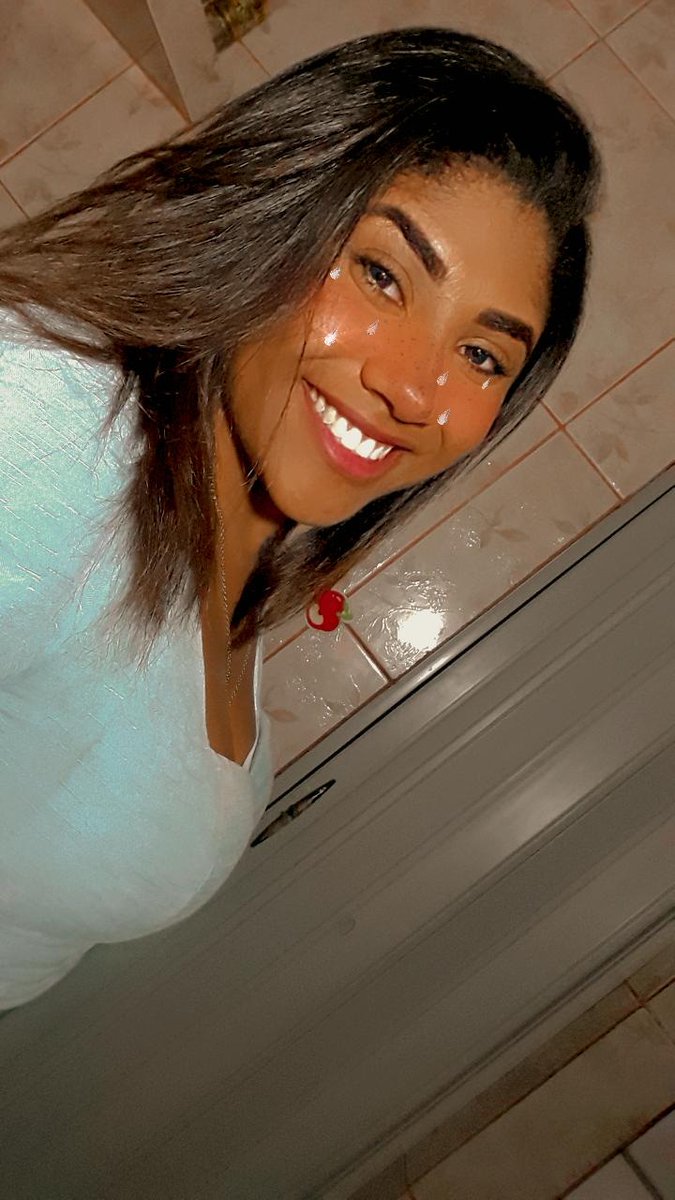 poucamente's tweet photo. Meu sorriso é tudo pra mim 🥰 https://t.co/XAs75w4ZVO