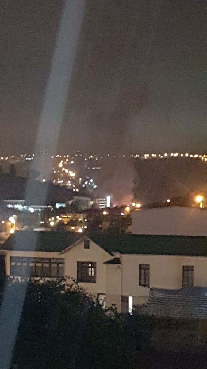 NoticiasValpoEx's tweet photo. #ULTIMOMINUTO #EMERGENCIAESTRUCTURAL #VIÑADELMAR #DECLARADO #AHORA 

Unidades de @bomberosvina se movilizan a incendio estructural que afecta a ex fábrica textil en 1 Norte con Limonares. https://t.co/GemEgYgKtl