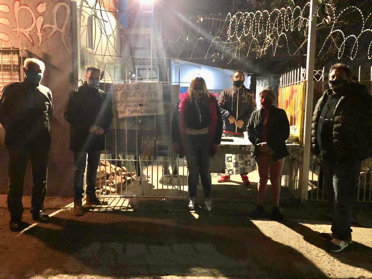 GVinuales's tweet photo. Hoy me acerqué a Villa Albertina donde prepararon comida para 250 personas que se sumaron a medida que otras iniciativas solidarias del barrio fueron cesando. Desde la gestión de @minsaurralde, seguiremos acompañando a familias como la de Jesy que trabajan en conjunto para ayudar https://t.co/xjuxn1Zsx4