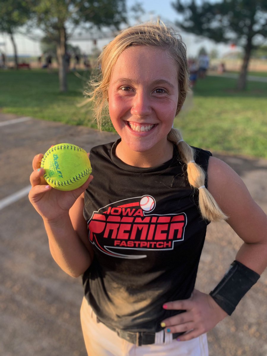 NeGirlsFPForum's tweet photo. 🥎💣 Lincoln, Nebraska based Iowa Premier 14U-Vokoun’s uncommitted 2024 P/C/Util, Delaney Anderson bombs one right down the line at USSSA Class A State Tournament. We 👀 you, Delaney!
#RingTheBell
#ClassAState
#IowaPremierSB https://t.co/5SLC3oS5Tu