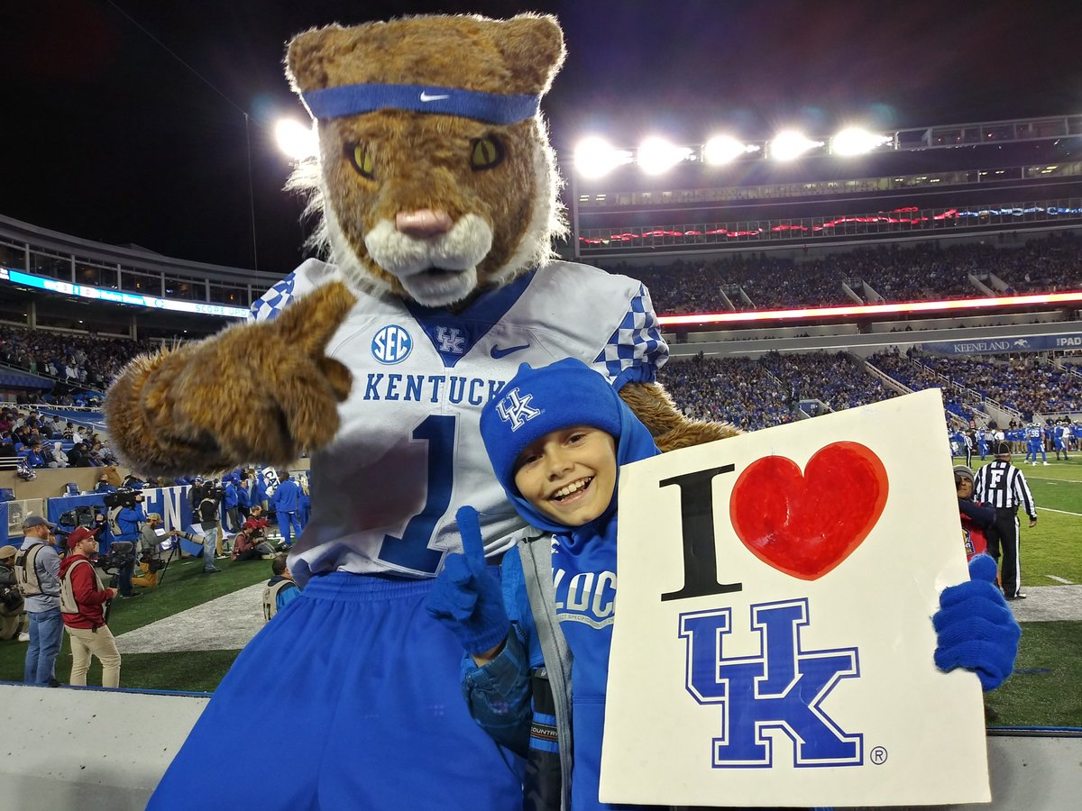 Derek8Petrey's tweet photo. @d_square10 Great Night! 💯😻💙 #ForJared #BBN https://t.co/IHpX9xt4xN