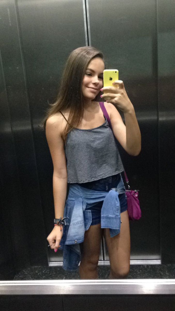 malujanssen's tweet photo. o quanto vcs mudaram em 3/4 anos?

cara de baby sempre presente 😗✌🏻 https://t.co/rbX3sRrcBf