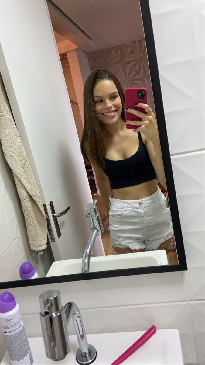 malujanssen's tweet photo. o quanto vcs mudaram em 3/4 anos?

cara de baby sempre presente 😗✌🏻 https://t.co/rbX3sRrcBf