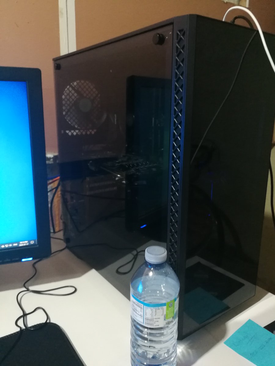 49percentchance's tweet image. New PC set up is done. #ConsoletoPC #letsgame