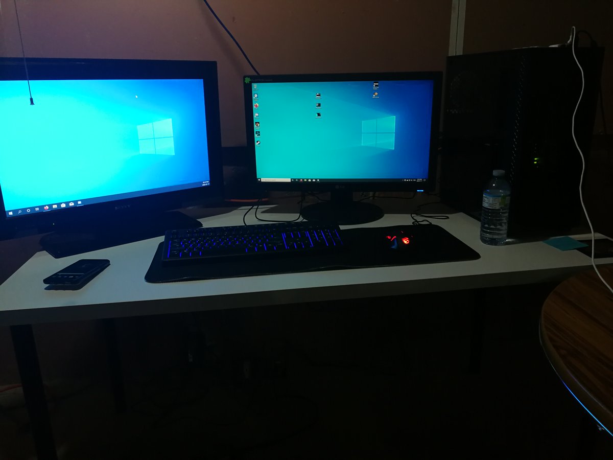49percentchance's tweet image. New PC set up is done. #ConsoletoPC #letsgame