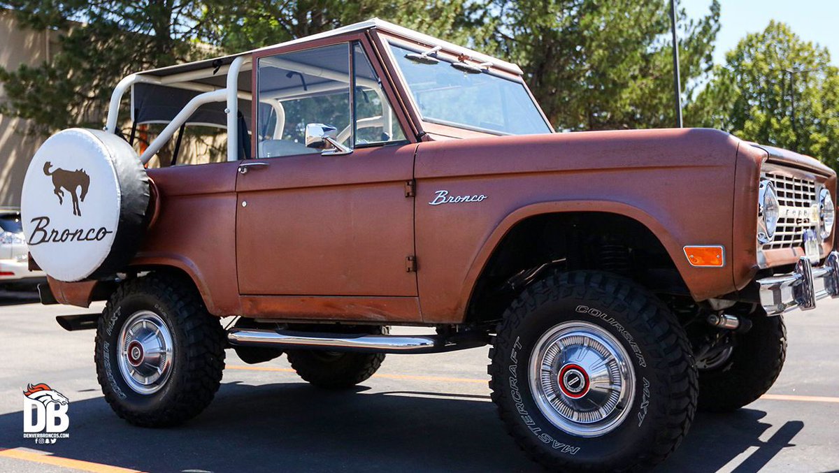Broncos's tweet photo. What's old is new again. 

Can't wait to get our hands on the new #FordBronco! 🤩 https://t.co/RkLvAA9SoI