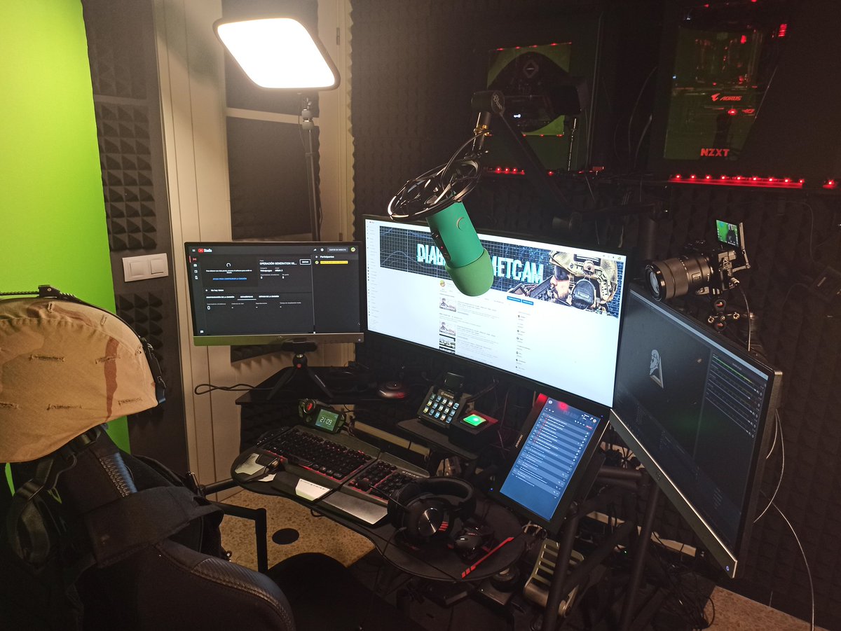 DiabloHelmetcam's tweet photo. @LogitechG This is my setup #MyLogitechG I β€ my Logitech PRO X Gaming Headset with Blue VO!CE Mic π€πΉπ§ https://t.co/GRYCbckBA2