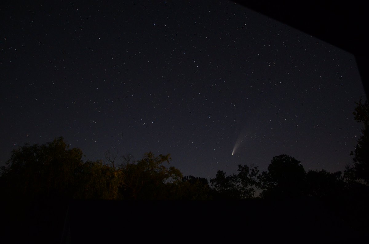 PeterTWP's tweet photo. Comet NEOWISE over Weare, NH around 10pm. 30 sec exposure, no edits. #NEOWISE @7News @WMUR9 https://t.co/VVCtDBEUeY