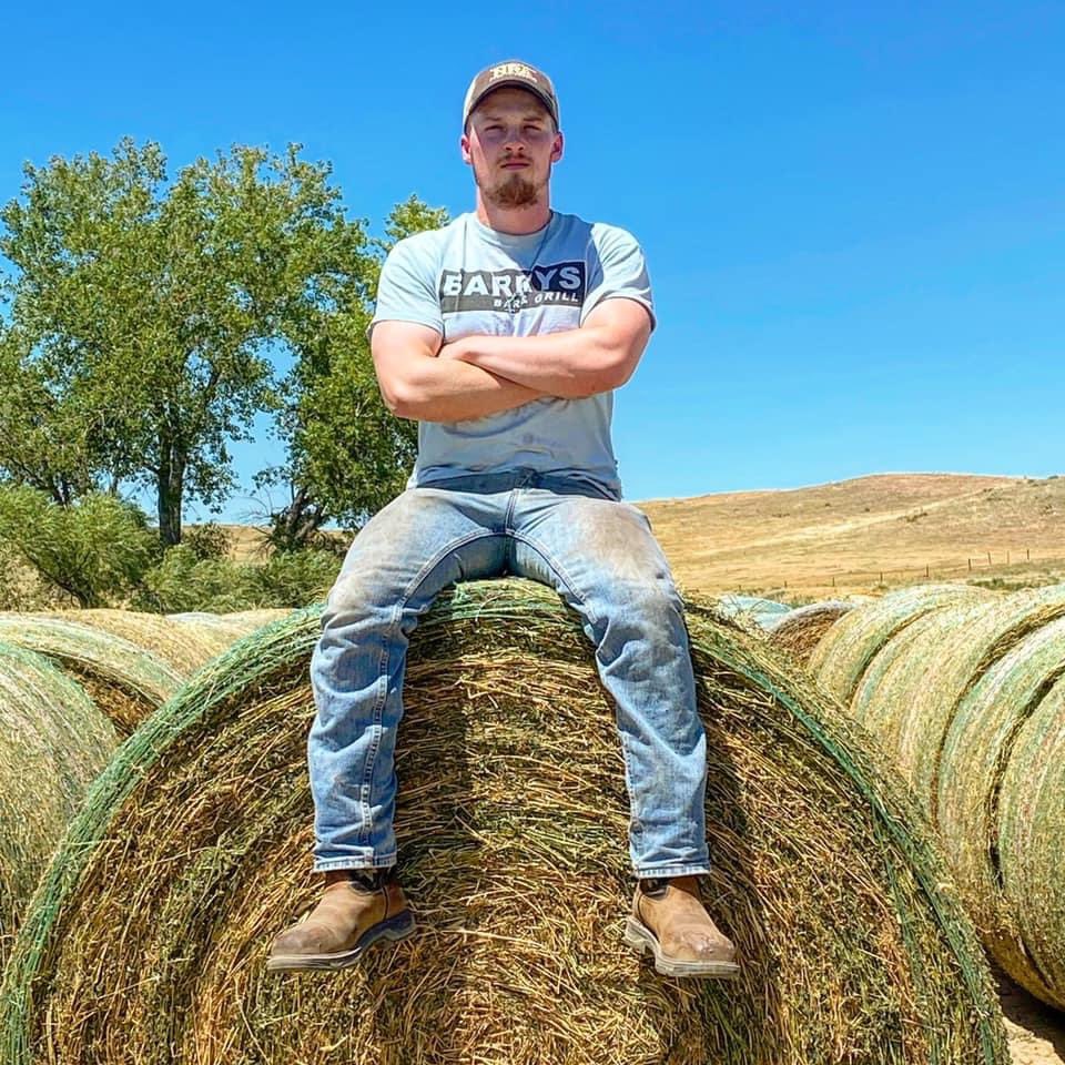 BeJayZ_22's tweet image. Social Studies teacher/Ranch Hand in-training? I’ll take it. What a fun and an interesting summer I’ve had out here in western Nebraska so far #StacksOnStacks
