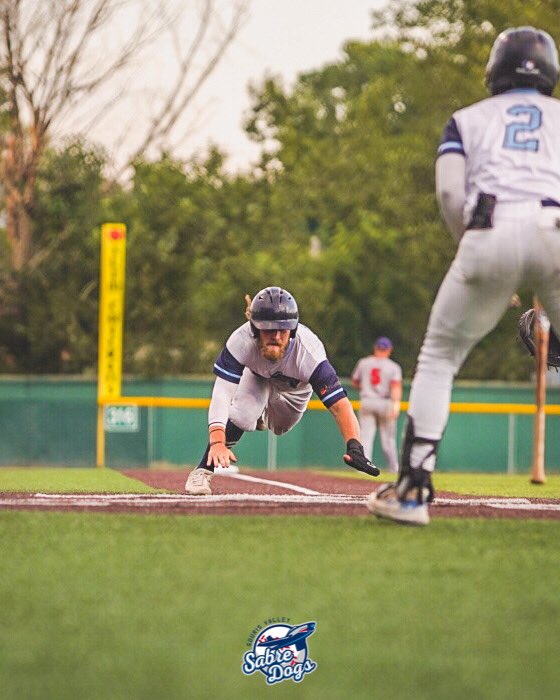 SVSabreDogs's tweet image. Josh Solomon legs it out and puts 1 on the board!
END 8th | 4-4 Tied game!