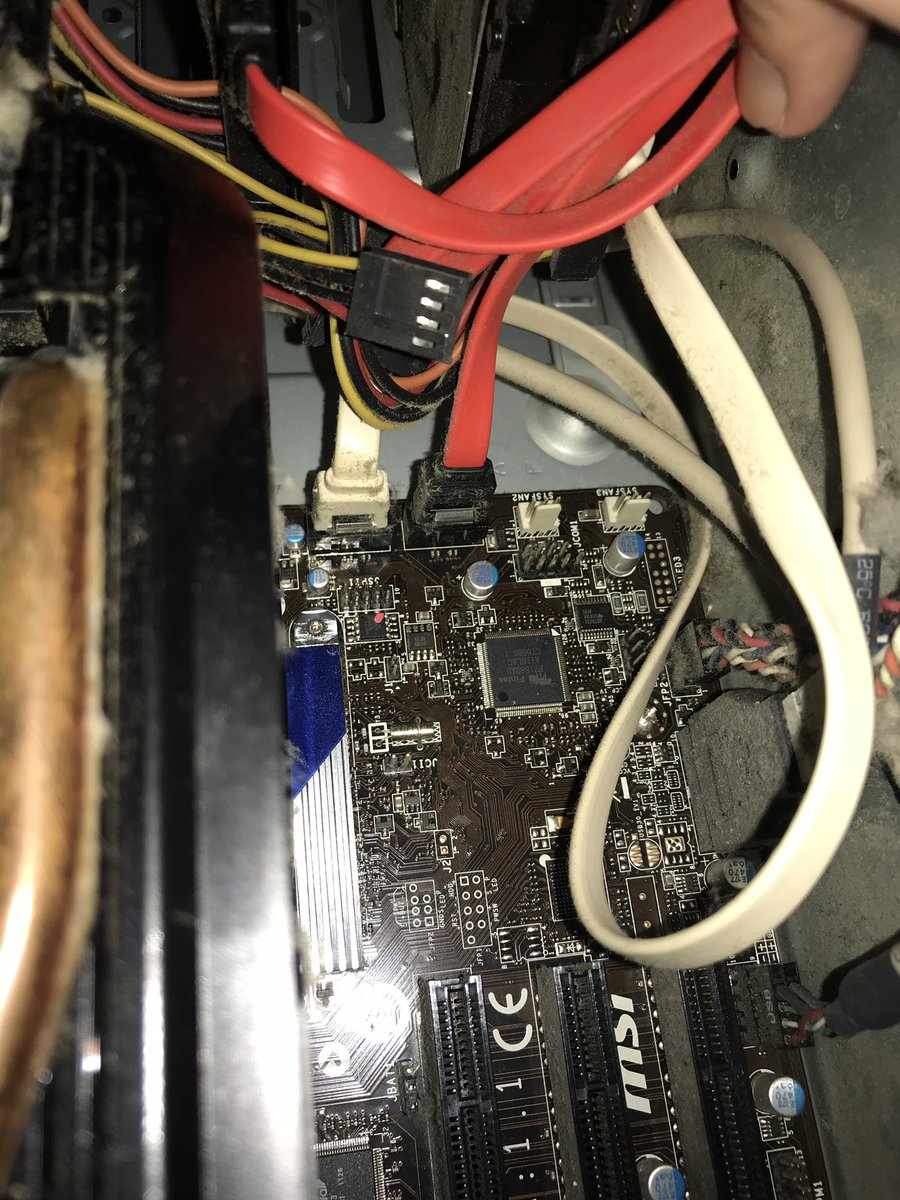 Inaba_5cm's tweet photo. 上には上がいたか...(前のPC内部 https://t.co/fJ3oWyuNgh