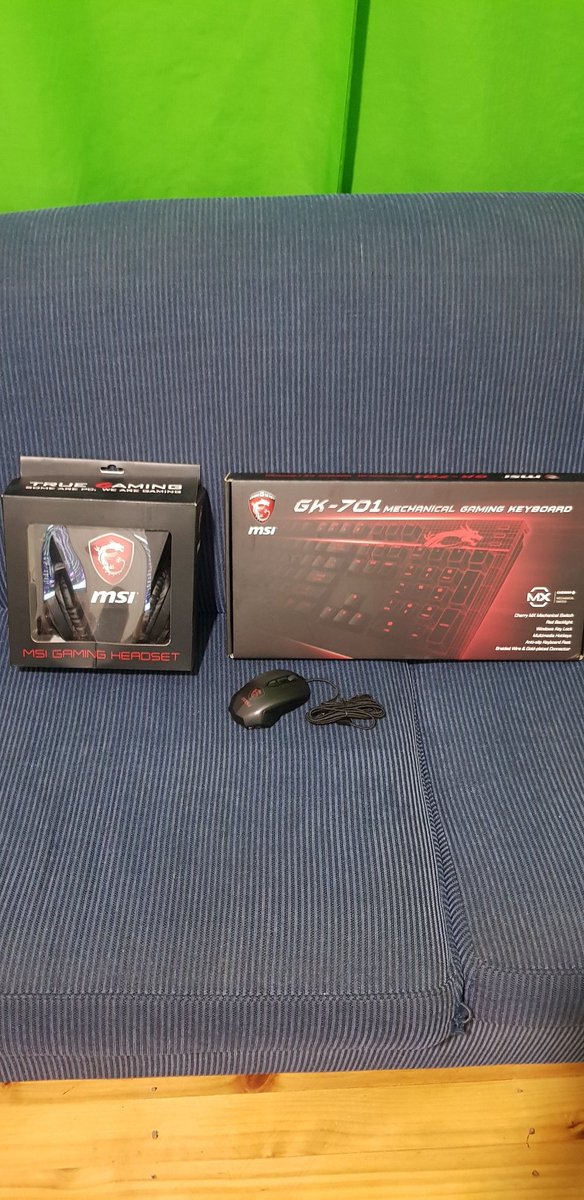 _oROSSYo_'s tweet photo. @msitweets @AustraliaMSI @Connect4ANZ look what arrived today!!! Much love for this awesome prize!!! Can't wait to test these out! Much love! https://t.co/FbXN7ByDuW