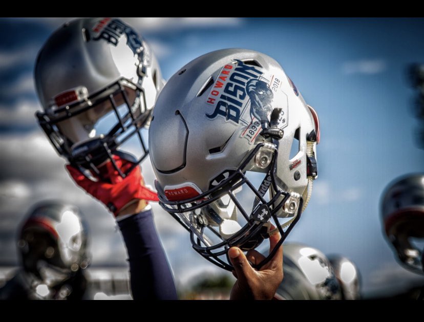 jalendaniels_'s tweet photo. Wow... Beyond blessed to receive my first D1 offer from Howard university extremely grateful for @CoachLScott70 giving me this opportunity to continue my academic and athletic career at the next level! @HUBISONFOOTBALL @PlayN4Envelopes #Bisonstrong https://t.co/jU74MTdtDx
