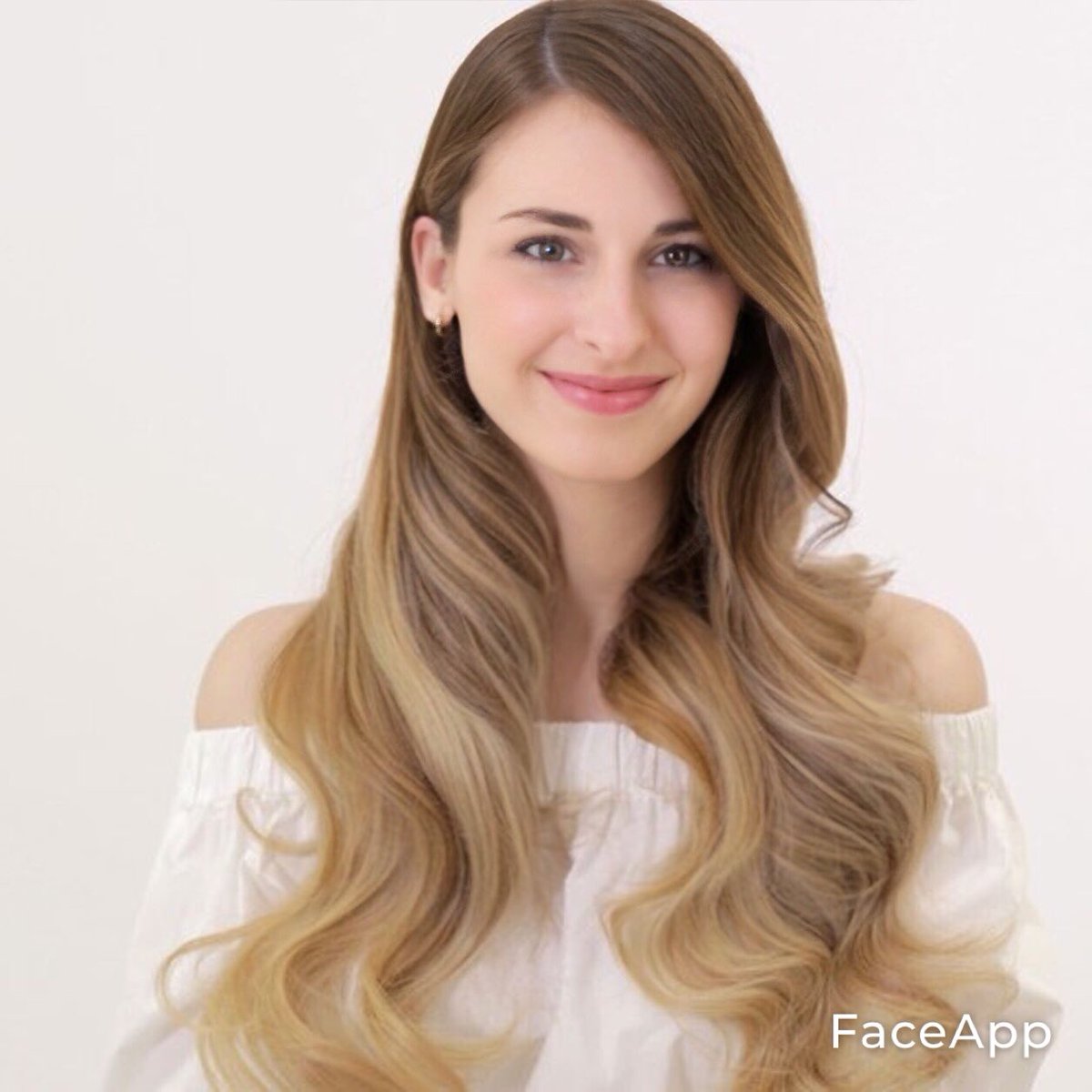 APambisita15's tweet photo. Puse a Lizy y Dalas en faceapp para ver cómo se veían combinados y 😳 nuevo crush desbloqueado https://t.co/GCpkdln2rP