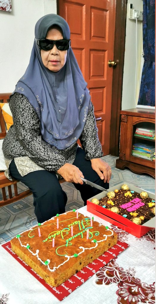 AbangOmar's tweet photo. SANAH HELWAH MAK
#17Julai #sanahhelwah
#selamatharilahir
Sakinah Mawaddah Barokah Warohmah.
“Selamat Hari Lahir. Semoga Beroleh Ketenangan, Kasih Sayang, Keberkatan dan Belas Kasihan"
Semuga Dipanjangkan Umur, Dimurahkan Rezeki dan Dirahmati ALLAH swt https://t.co/4KTvNPuiwz