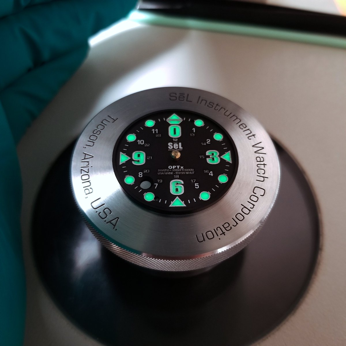selinstrument's tweet photo. Glow baby, glow! #WATCH  #MADEinUSA https://t.co/vCy6NHrkX5