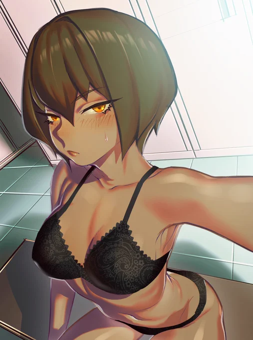 #女の子のイラストだけで興味を持ってくれる方へ届け
狐目がすきです
最近は自撮り風のイラストに執心してます 