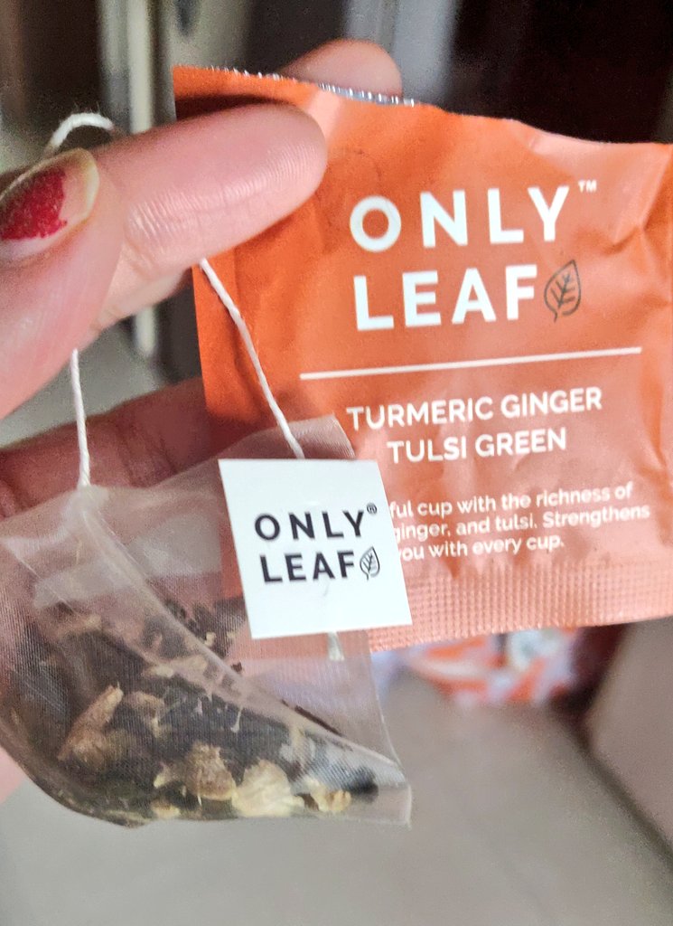 Velvetyvirgo's tweet image. Today&apos;s green tea: turmeric ginger tulsi flavour. 

I canot smell it thanks to a super clogged nose as usual, really hoping the tea helps clear my head!

#greentea #unclog
