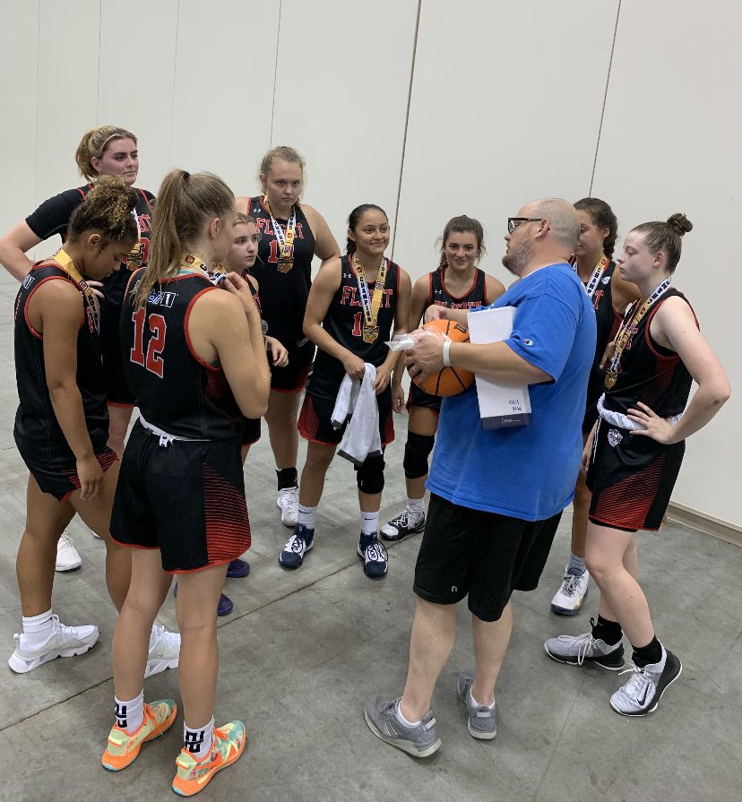 DyersMedia's tweet photo. This crew will be on the court tomorrow for three games. Nasty, shut-down defense and intense, aggressive competitors. All great kids who care about each other and want to be coached. Coaches, be looking for YouTube links tomorrow evening to the games. @FlightAAOGBB https://t.co/WhpcJUsswm