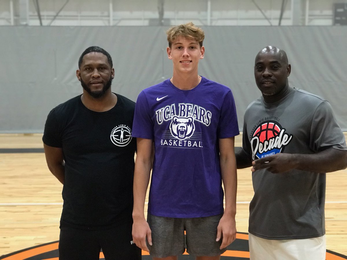 Friday Night Work....⁦<a href="/RLewisAcademy/">Rashard Lewis Academy</a>⁩ ⁦<a href="/CoachKenGamble/">Kenneth Gamble</a>⁩ ⁦<a href="/TreyMSouth/">trey</a>⁩ ⁦<a href="/UCAMBB/">Central Arkansas Basketball</a>⁩