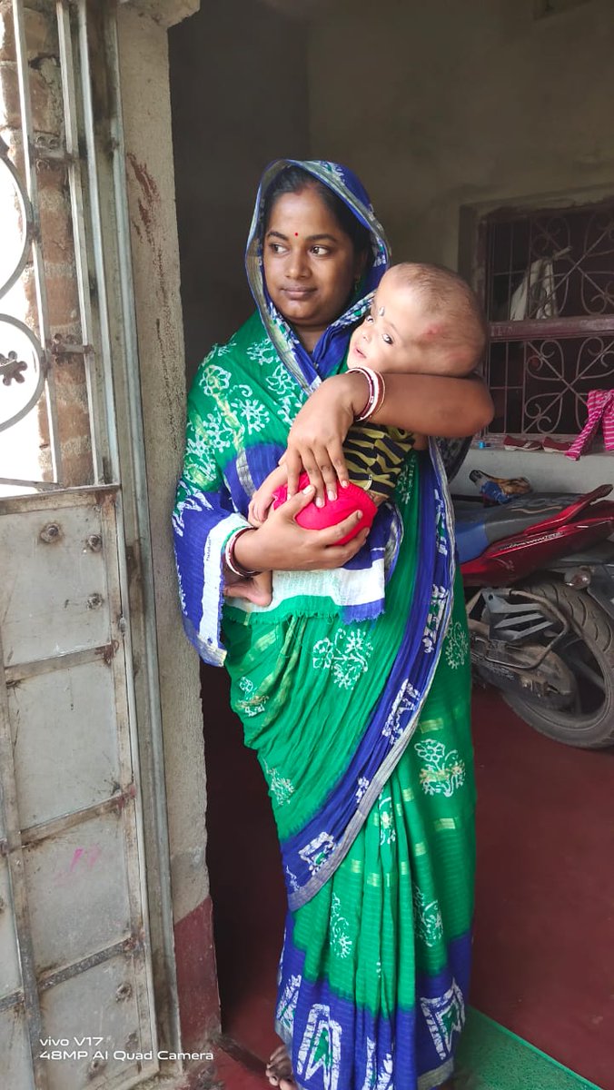 AtulNay53235011's tweet photo. We the members of #Unique_Drops family reached Saiprakash Dixit's home with a little financial help for the treatment of the 14 month old child &amp; requesting everyone to help them in this pandemic &amp; pray to Lord Jagannath for his sooner recovery.
@AnubhavMohanty_ @Naveen_Odisha https://t.co/T8YWQXcrGL