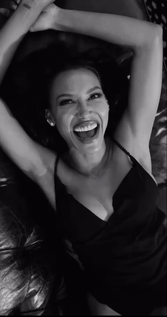 Beautiful_Liz_'s tweet photo. Now smile! It’s truly the sexiest thing to flaunt - Naya Rivera 🦋💕 https://t.co/I6zlhvIwgy