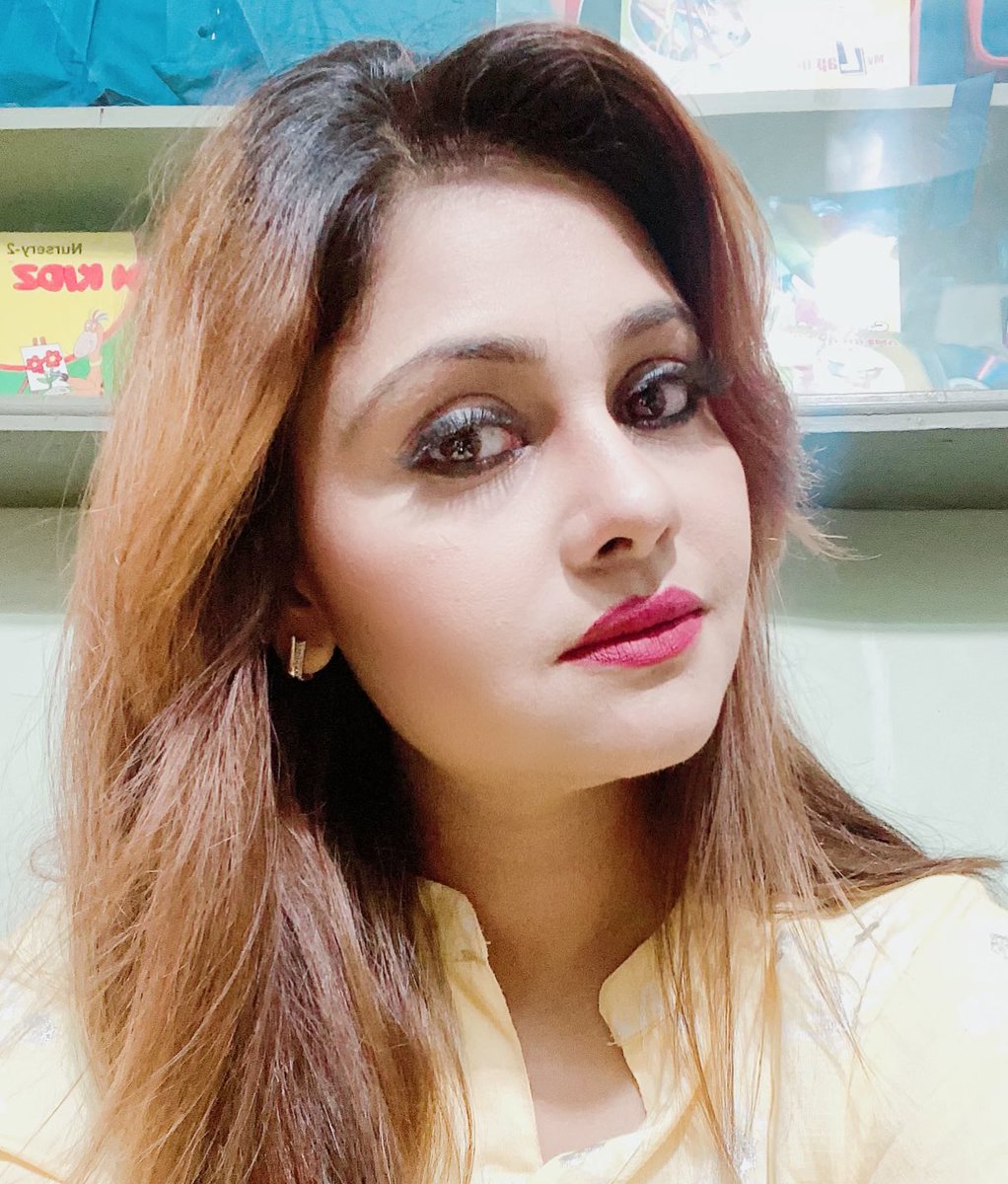 anamikamber's tweet photo. शराफ़त को मेरी  कमज़ोरियों का नाम मत देना 

मैं चुप हूँ सोचकर के कुछ मुझे मजबूर मत समझो 

#anamikaamber #SaturdayMorning https://t.co/N2mcX44Pgg