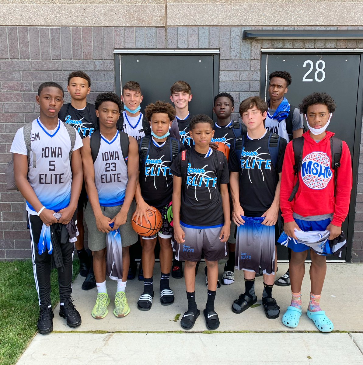 boyz_313's tweet photo. This group passed the eye test, went 2-0 today at the D1 Minnesota Adidas tourney! We’re in the championship bracket tomorrow afternoon 🏀🏀 Scoring leaders: @STEVIEMVP23 9.5 ppg #ANDREWASHWOOD 9.5 ppg #RYANNEAL 8 ppg https://t.co/GSIstueFse