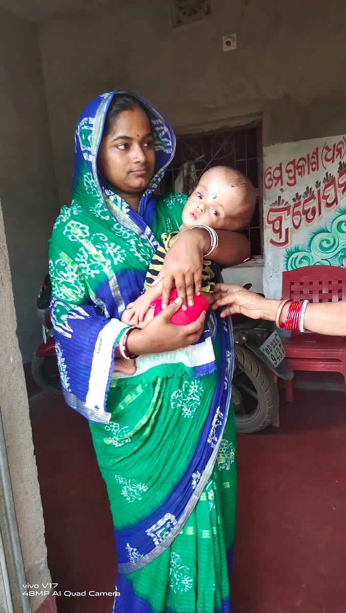 SanjaySanjuC3's tweet photo. We the members of #Unique_Drops family reached Saiprakash Dixit's home with a little financial help for the treatment of the 14 month old child &amp; requesting everyone to help them in this pandemic &amp; pray to Lord Jagannath for his sooner recovery🙏
@AnubhavMohanty_ @Naveen_Odisha https://t.co/Ve9996ITzh
