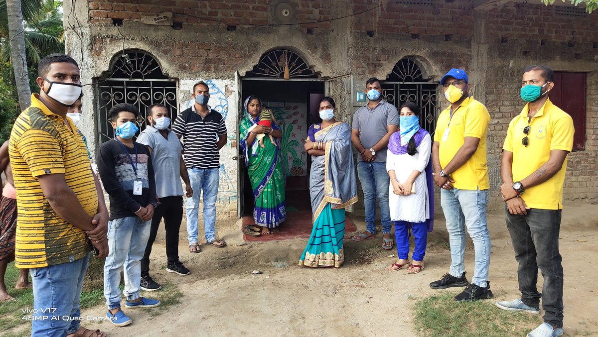 SanjaySanjuC3's tweet photo. We the members of #Unique_Drops family reached Saiprakash Dixit's home with a little financial help for the treatment of the 14 month old child &amp; requesting everyone to help them in this pandemic &amp; pray to Lord Jagannath for his sooner recovery🙏
@AnubhavMohanty_ @Naveen_Odisha https://t.co/Ve9996ITzh