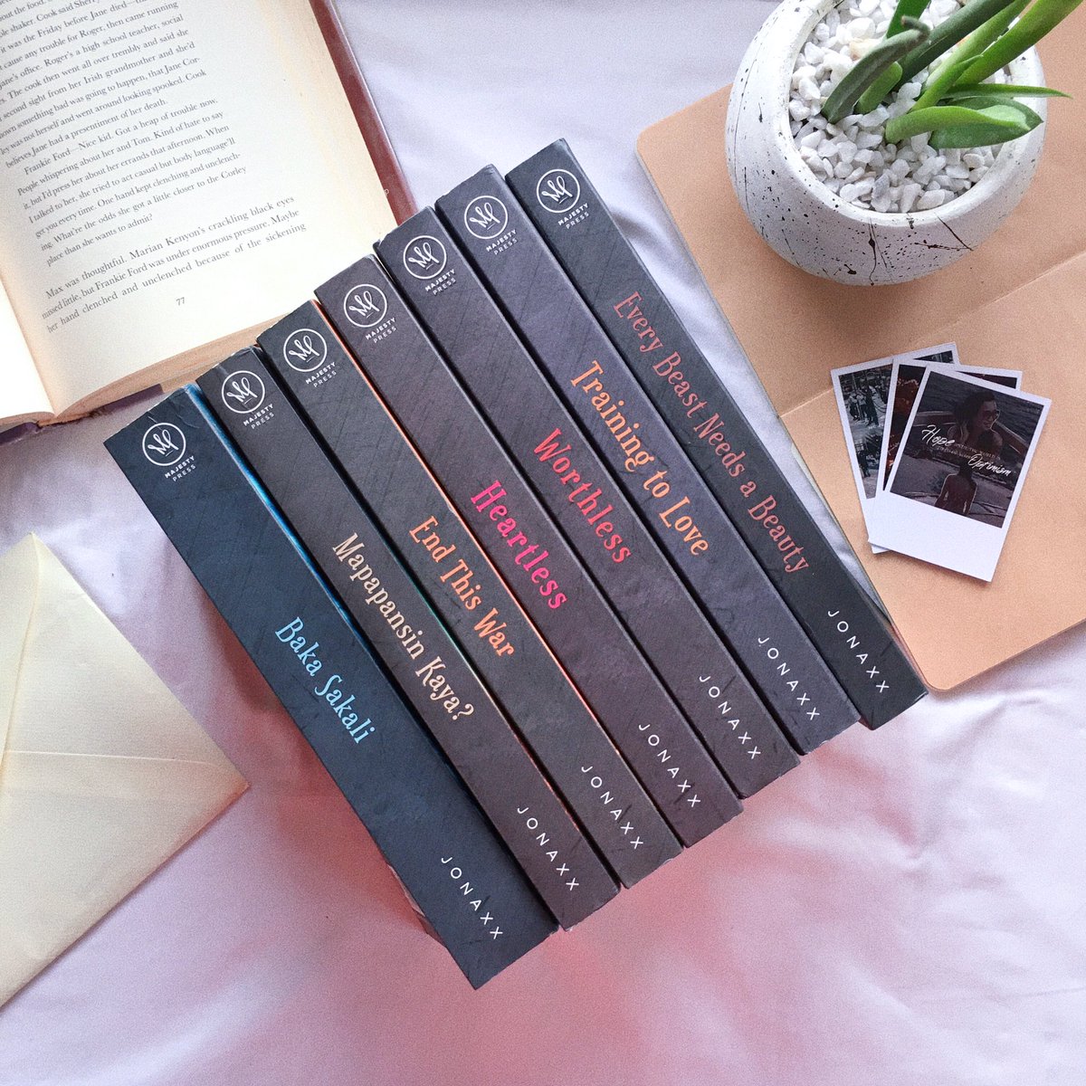 marymntefalco's tweet photo. my jonaxx books ✨ https://t.co/lOm24cP5FH