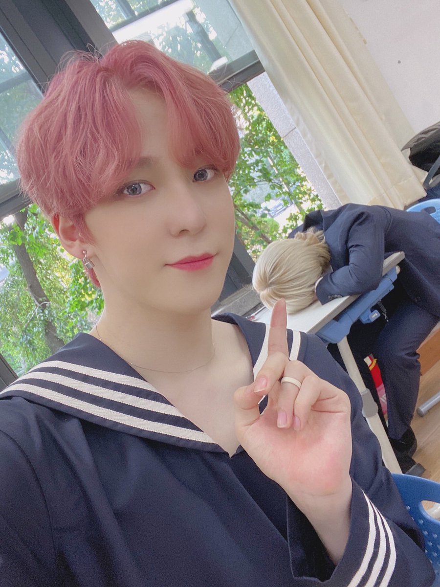 ATEEZofficial's tweet photo. [#윤호] 여상아~~ 수업 시작했어 일어나😆
#ATEEZ #에이티즈 https://t.co/R36Gvylup2