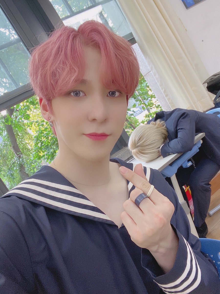 ATEEZofficial's tweet photo. [#윤호] 여상아~~ 수업 시작했어 일어나😆
#ATEEZ #에이티즈 https://t.co/R36Gvylup2