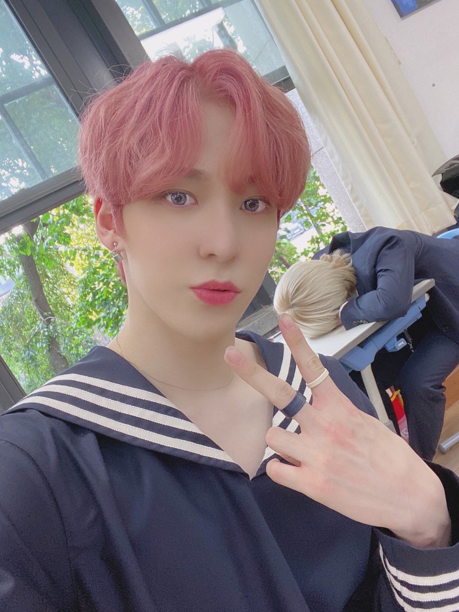 ATEEZofficial's tweet photo. [#윤호] 여상아~~ 수업 시작했어 일어나😆
#ATEEZ #에이티즈 https://t.co/R36Gvylup2