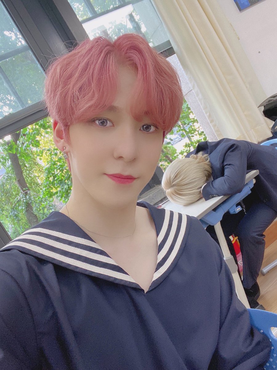 ATEEZofficial's tweet photo. [#윤호] 여상아~~ 수업 시작했어 일어나😆
#ATEEZ #에이티즈 https://t.co/R36Gvylup2
