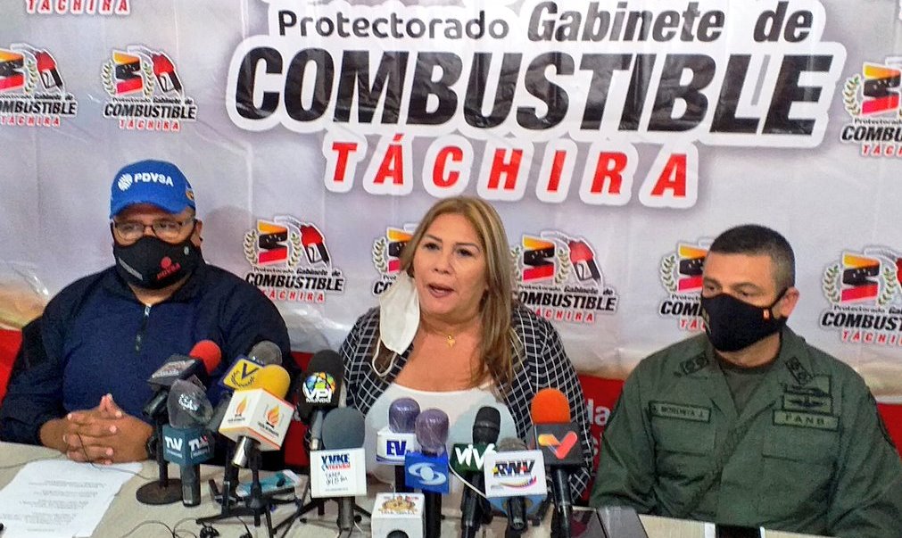 jhonrodriguez (@patriota_john) on Twitter photo #GabineteDeCombustible || INFORMA Este Sábado #18Jul atenderemos el terminal de TAG 4, con placas 6,7,8,9,0 en los municipios metropolitanos. #GraciasPuebloHeroico Seguimos Venciendo Dificultades Junto a <a href="/NicolasMaduro/">Nicolás Maduro</a> <a href="/FreddyBernal/">Freddy Bernal</a> <a href="/BermudezJoseA/">Bermúdez José</a> <a href="/PSUVTachira/">PSUV Táchira</a> <a href="/LealTelleria/">M/G Carlos Leal Tellería</a> #GabineteDeCombustible || INFORMA Este Sábado #18Jul atenderemos el terminal de TAG 4, con placas 6,7,8,9,0 en los municipios metropolitanos. #GraciasPuebloHeroico Seguimos Venciendo Dificultades Junto a <a href="/NicolasMaduro/">Nicolás Maduro</a> <a href="/FreddyBernal/">Freddy Bernal</a> <a href="/BermudezJoseA/">Bermúdez José</a> <a href="/PSUVTachira/">PSUV Táchira</a> <a href="/LealTelleria/">M/G Carlos Leal Tellería</a>