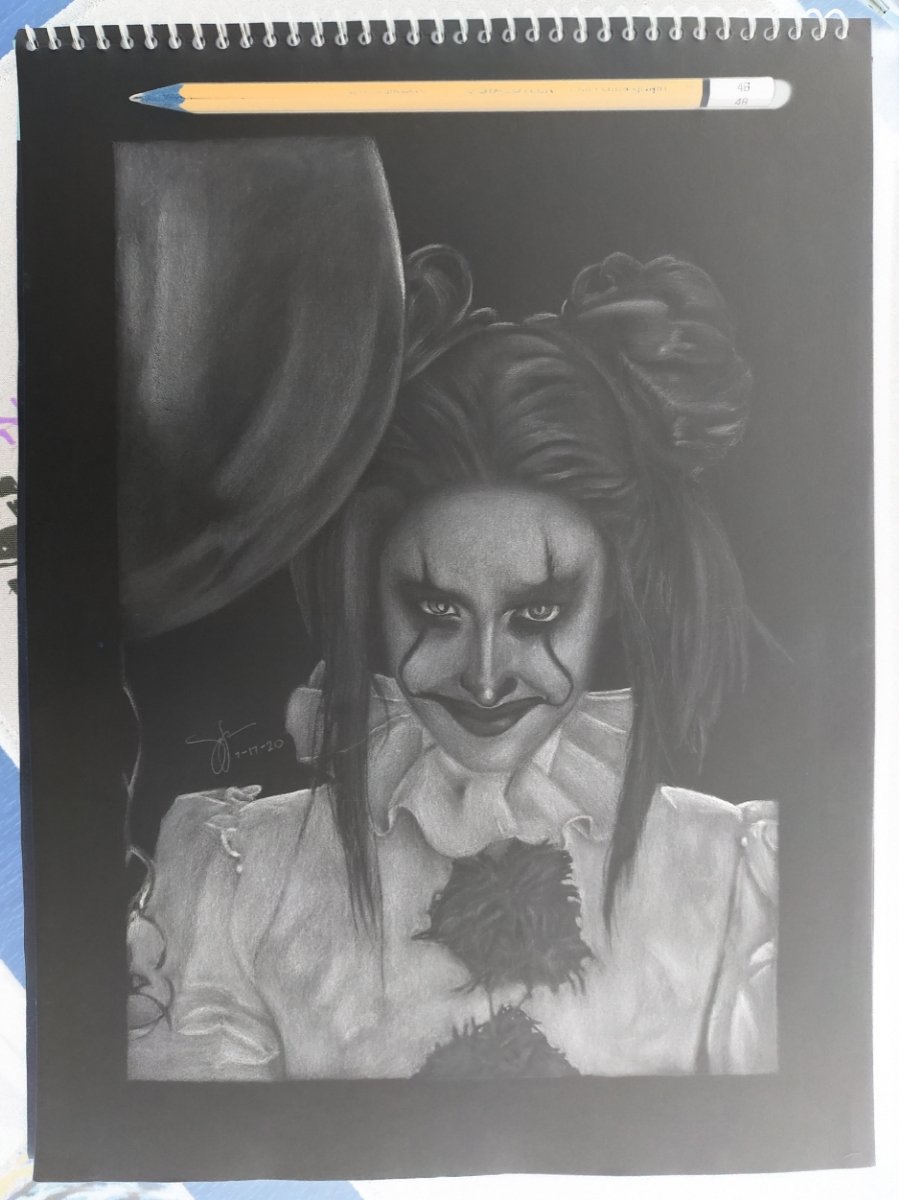 Hi ate @lizasoberano I'm a fan po 🥺❤ LIZA SOBERANO as Pennywise 🎈 Inverted Art ✨ Graphite pencils, make up brush and kneaded eraser on sketchpad. D R A W I N G I N V E R T E D