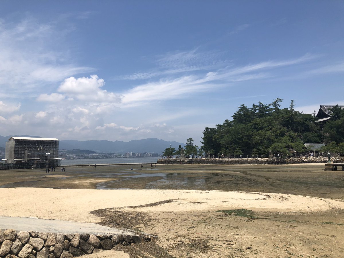 take1030hiroki's tweet photo. 鳥居が工事中… https://t.co/s3NHJYi48d