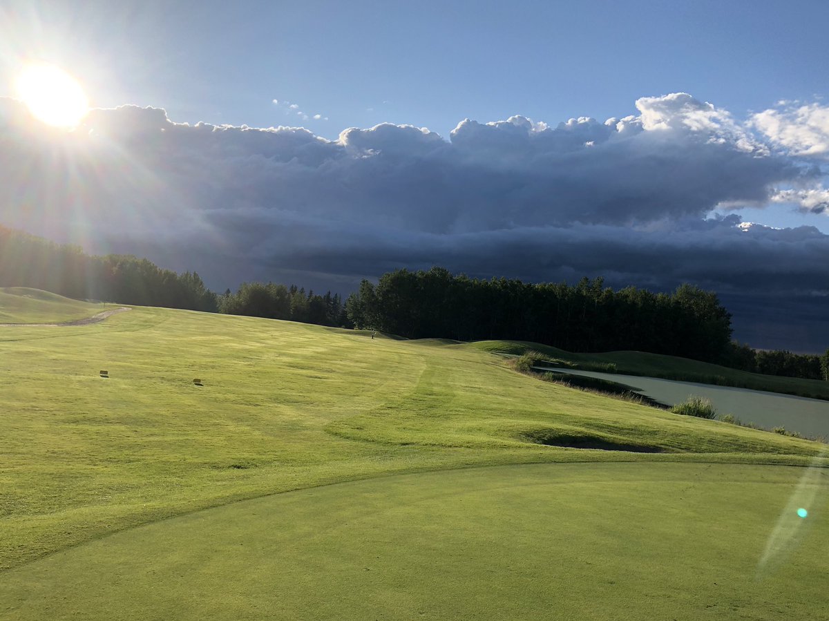 RyRaeDeac81's tweet photo. Nice little evening on the course and post storm. #AlbertaStorms @Ponokagolfclub #LowRound https://t.co/jaoAte8hi3