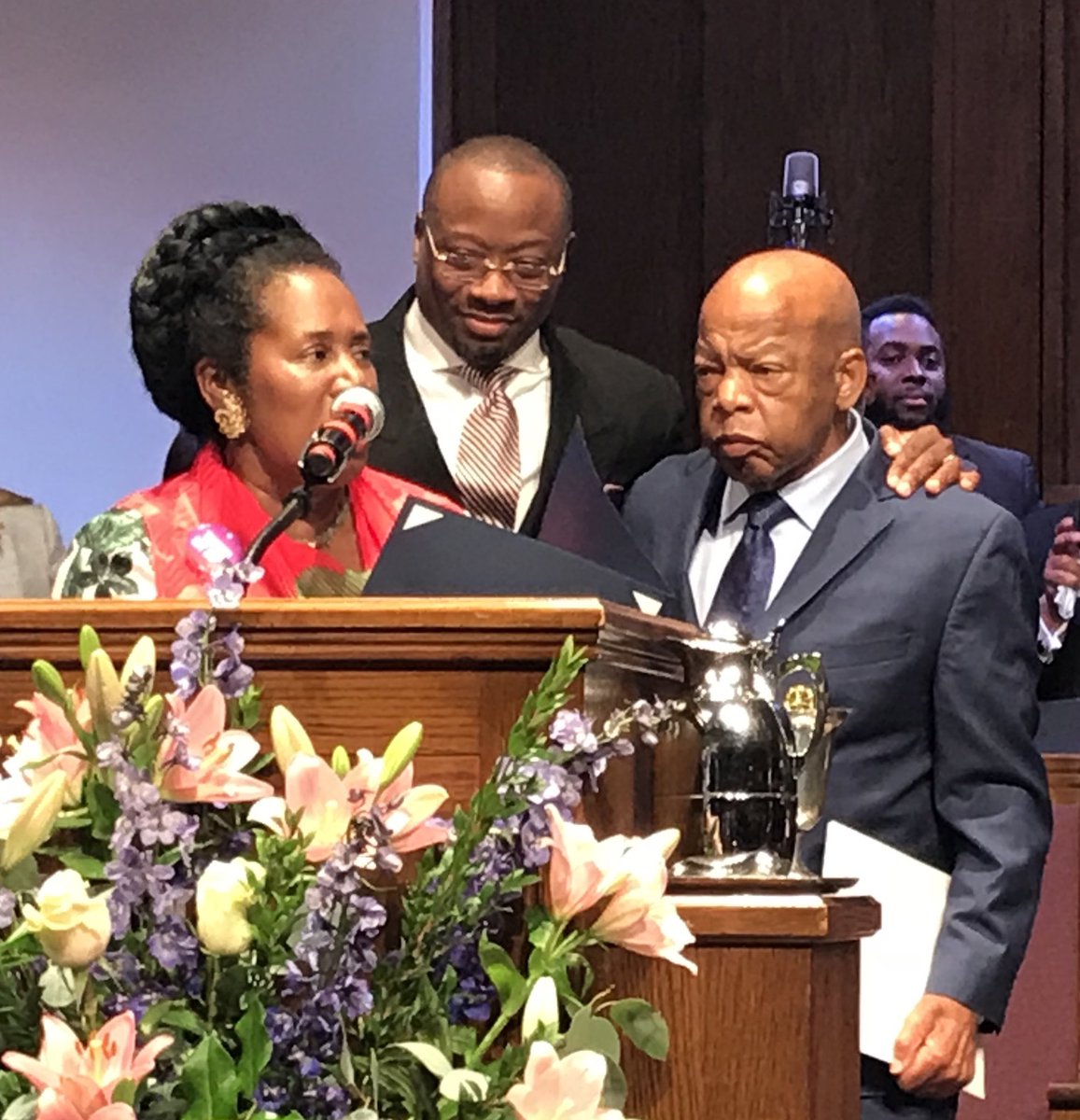MelanieLawson13's tweet photo. #BREAKING 
Civil rights icon Congressman John Lewis has died after battling pancreatic cancer.
He once said: “if you see something that is not right, not fair, not just, you have a moral obligation to do something about it.”
He always did. 
#RestInPower #GoodTrouble
#AGiantSleeps https://t.co/1cwTZRYrXj