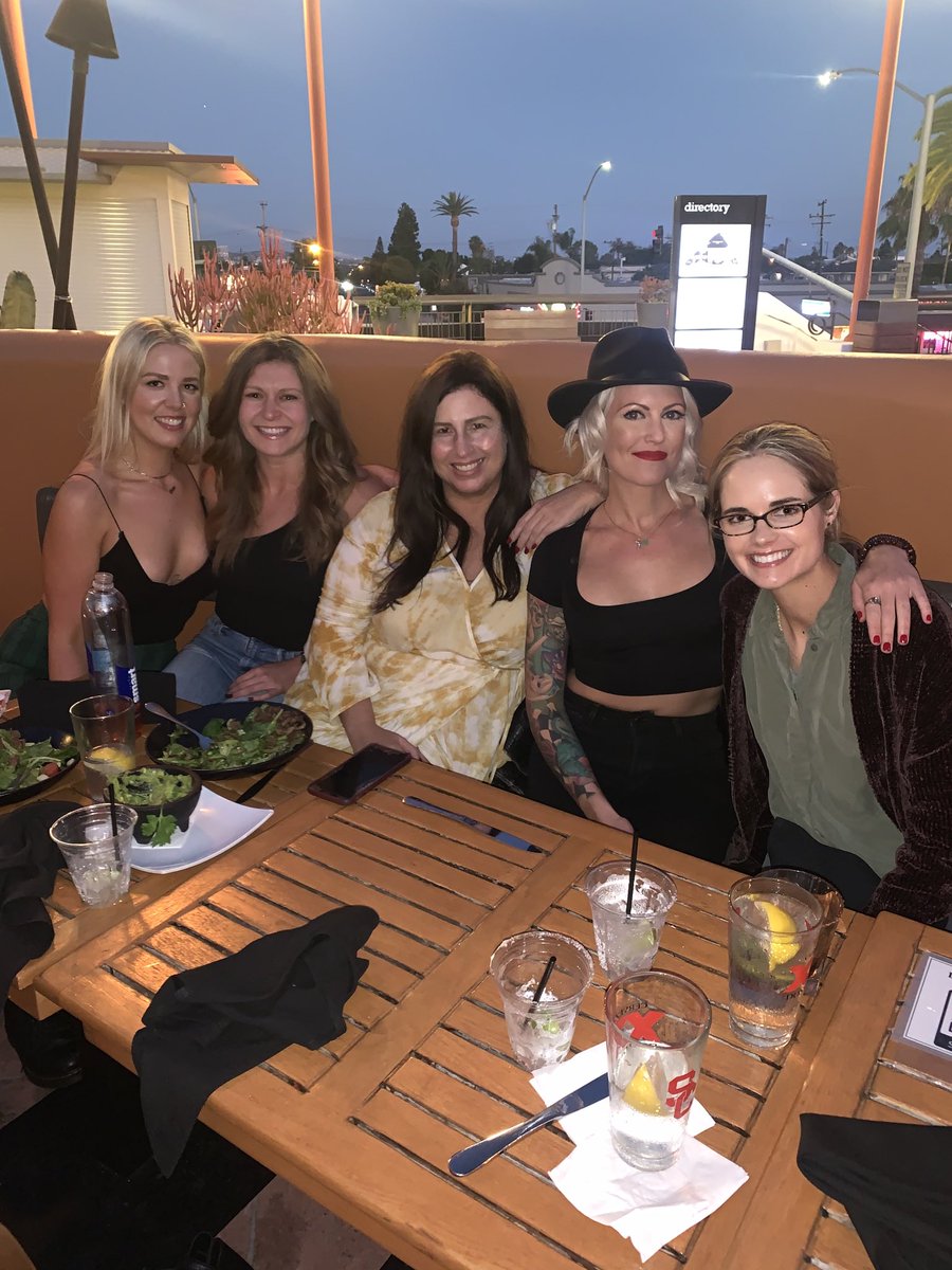 KathyTavoularis's tweet photo. The girls of ⁦@thestrength_co⁩ flipping quarantine fantastic in #TheOC ⁦@DWellbrock⁩ ⁦@elsacketchum⁩ #OutsideLife #LaVida #StrongChicks https://t.co/J3M6OXw3Tu