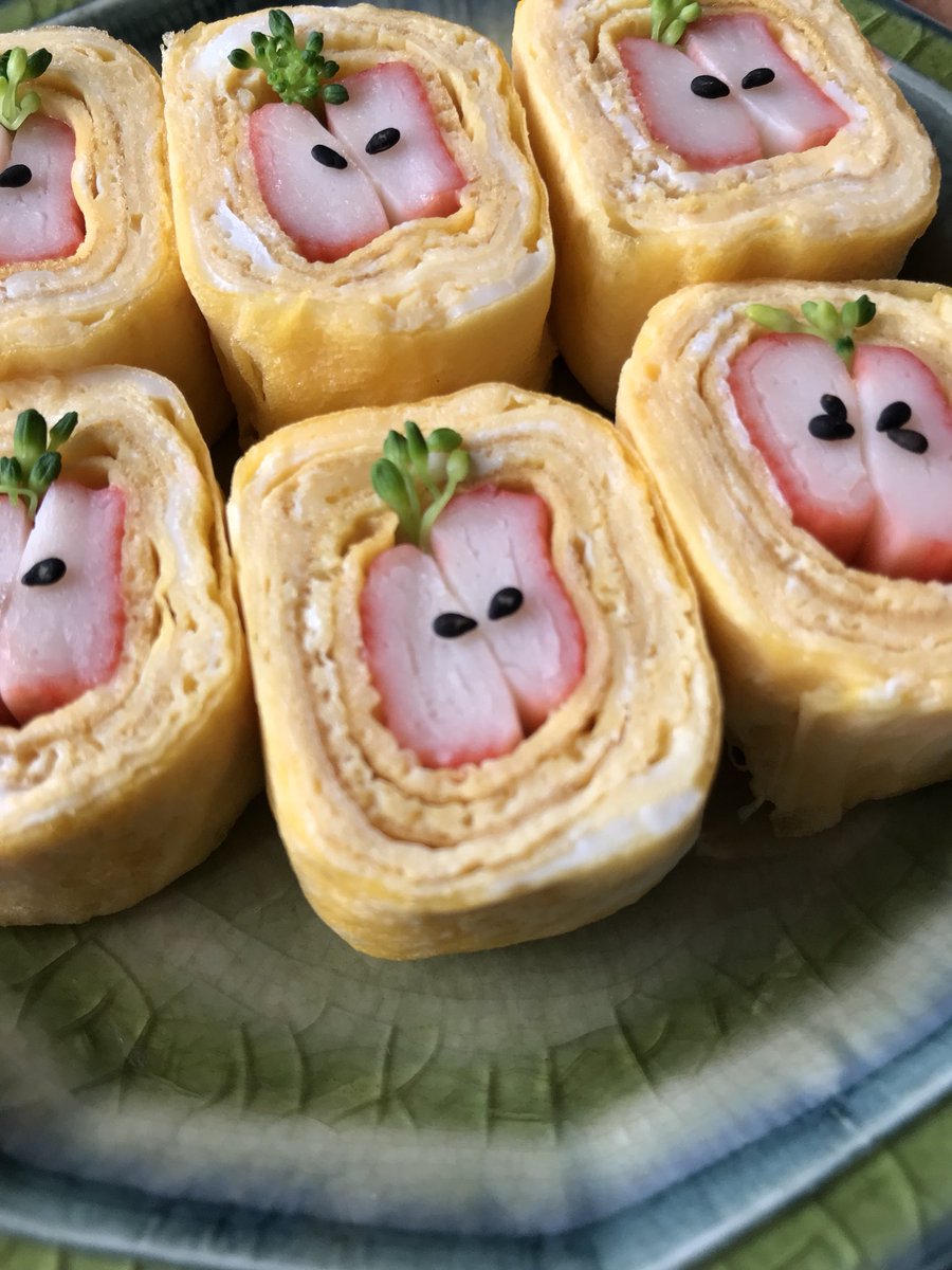 Mami Mami りんご卵焼き カニカマ4本 卵2個 卵焼き カニカマ 巻きが甘くなる 葉はあるものでよし 卵焼きの部分は多めが好き