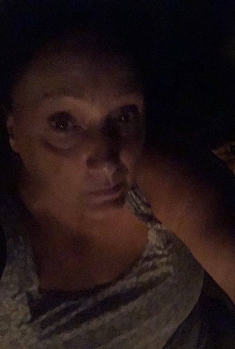 evsmom's tweet photo. Meanwhile I’m out here not giving a f... looking for the comet ☄️ 💫⭐️🌙
#beautifulnight #obviouslynofilter
#lifeisgood https://t.co/meNevF0QKA