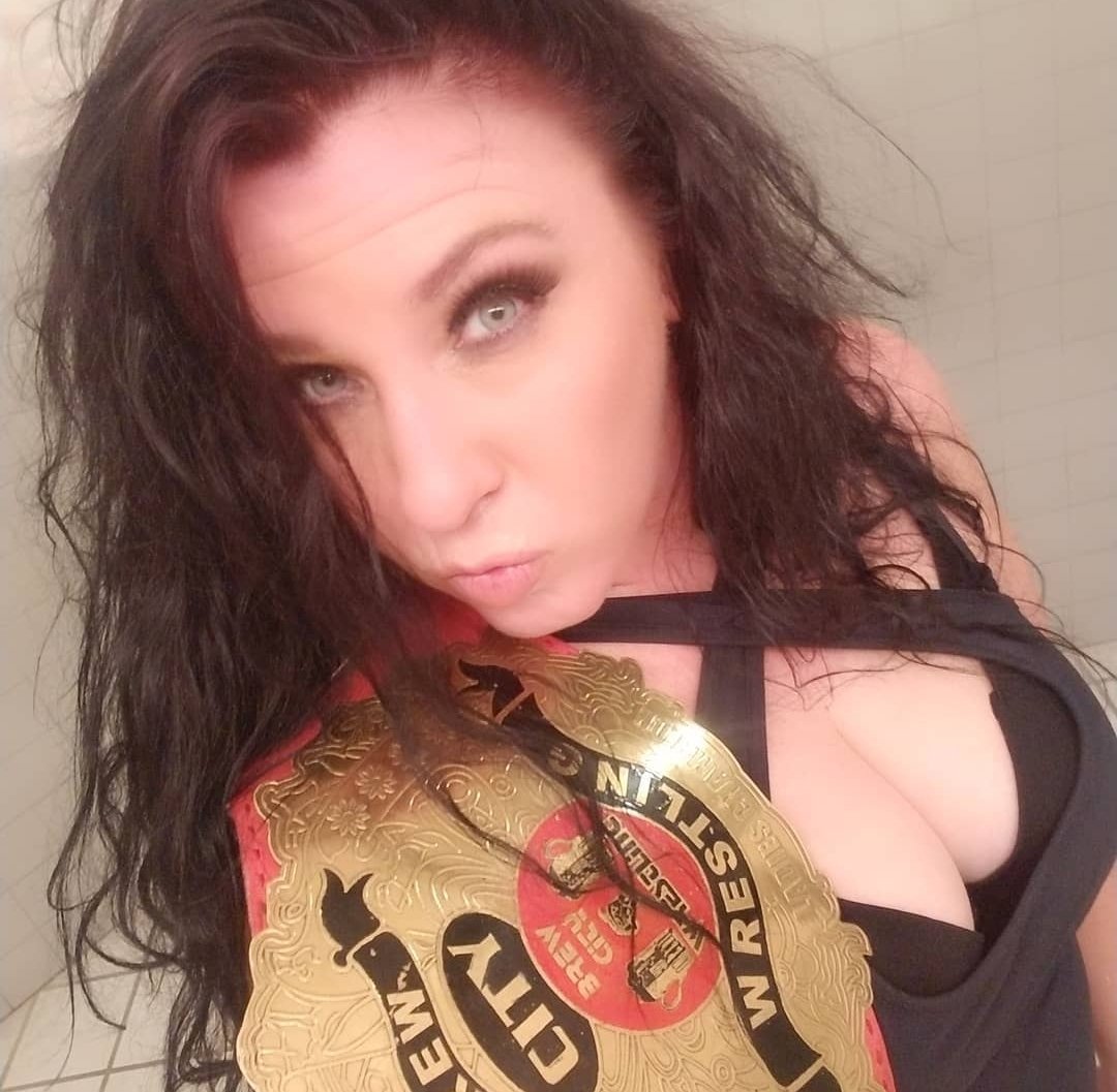 KaceeCarlisle's tweet photo. ✔ Arrive in Twin Lakes, WI
✔ Defend against #SkyeBlue
✔ Be awesome, as always
✔ Win....no matter what it takes
#andstill YOUR @bcw1 Women's Champion!!
#QueenofWrestling #HighlightoftheNight
#KaceClosed
#prowrestling
#wrestling
#eyesontheprize https://t.co/jUVQE4ZrX6