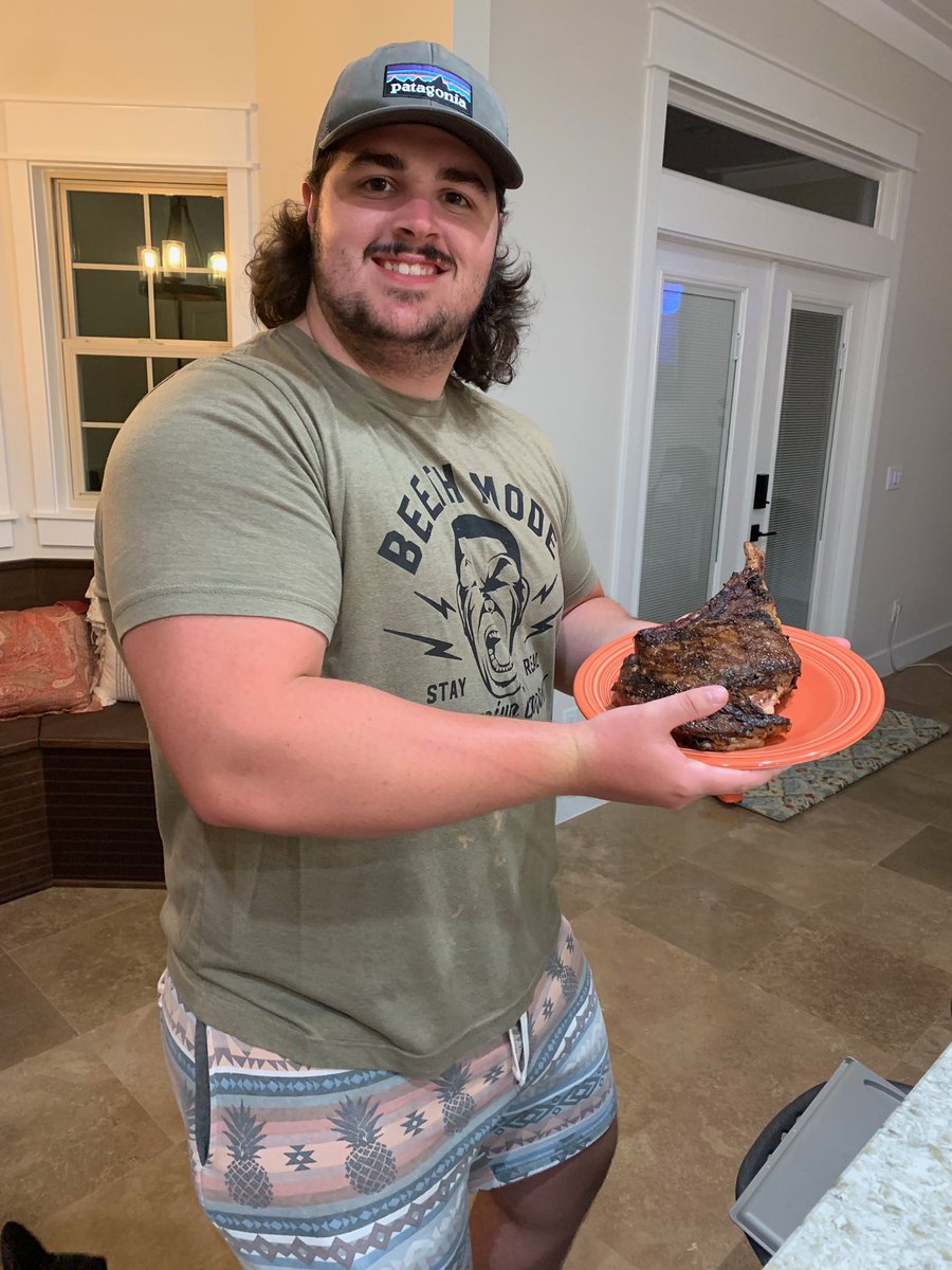 castor_master1's tweet photo. Monster steak night #finally20 https://t.co/mg1sTnXaB9