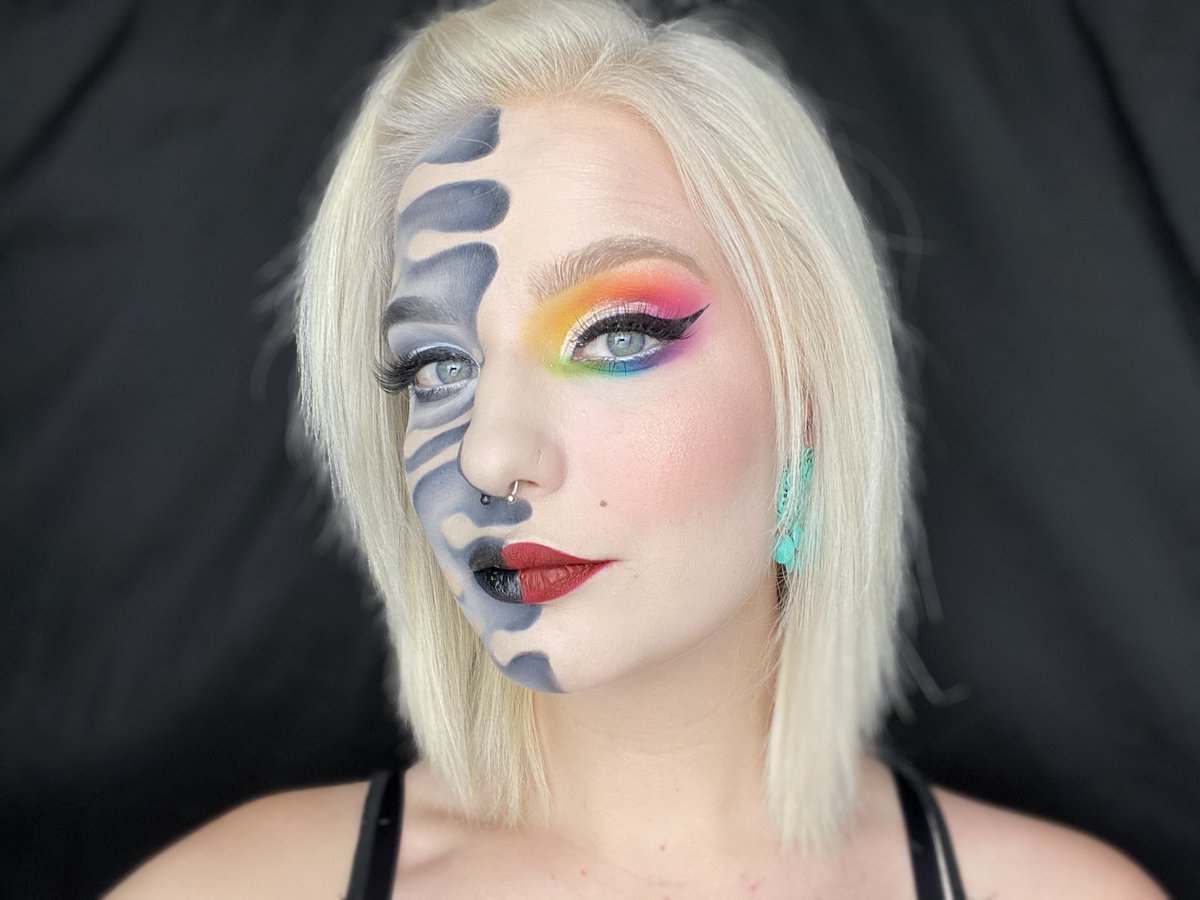 Mermanica's tweet photo. Played with the @MorpheBrushes @jamescharles palette 🥳🎨✨💋#morphexjamescharles #creativemakeup 
Product details and inspiration credit is on my Instagram - faceitbeautymarks ✨🎨✨🎨✨🎨✨ https://t.co/jadIJfo6dD